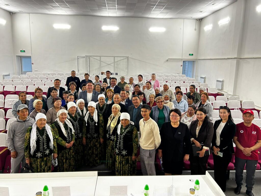 ЖОЛАМАНДА САЙЛАУШЫЛАРМЕН КЕЗДЕСУ: АУЫЛДЫ ДАМЫТУ МӘСЕЛЕЛЕРІ КӨТЕРІЛДІ